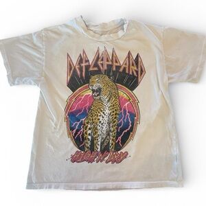 Distressed Def Leppard Women's Cream Graphic Short Sleeve Tee